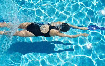Los grandes beneficios de la natación para la salud de tu espalda